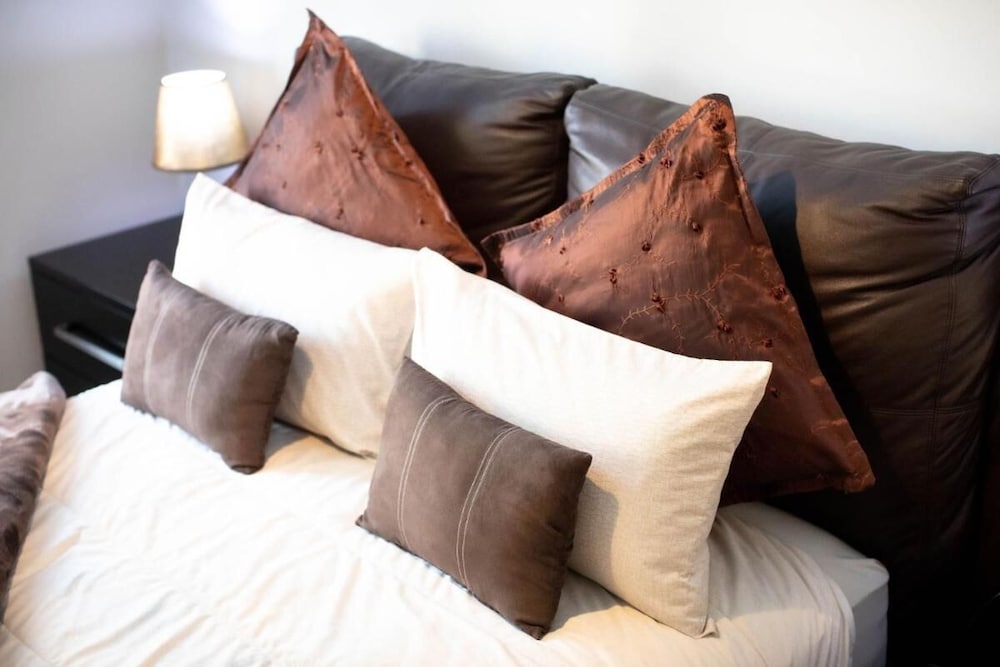 Luxurious Self-catering Apartment in Benoni With Private Entrance