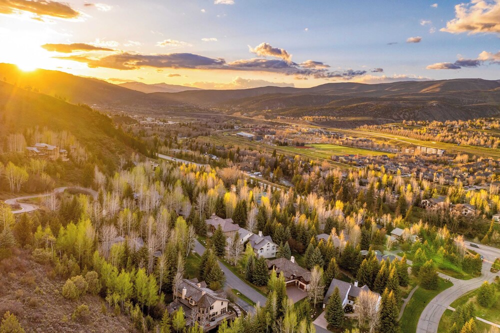 Cozy Edwards Retreat w/ Fireplace, Near Ski Resort Osprey Nest by Avantstay