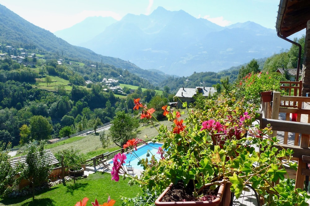 Studio With Panoramic View view 3