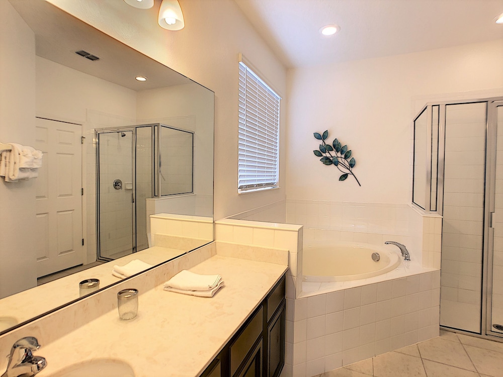 Crofton Villa by Florida Spirit - Image 3