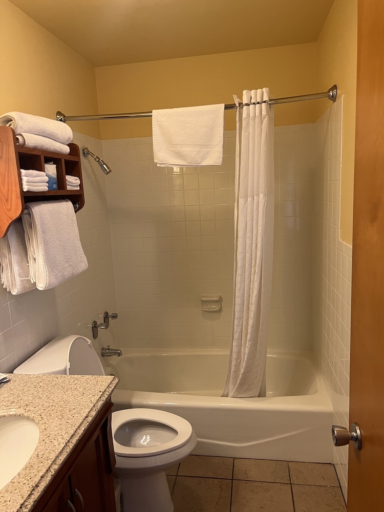 All Star Inn & Suites