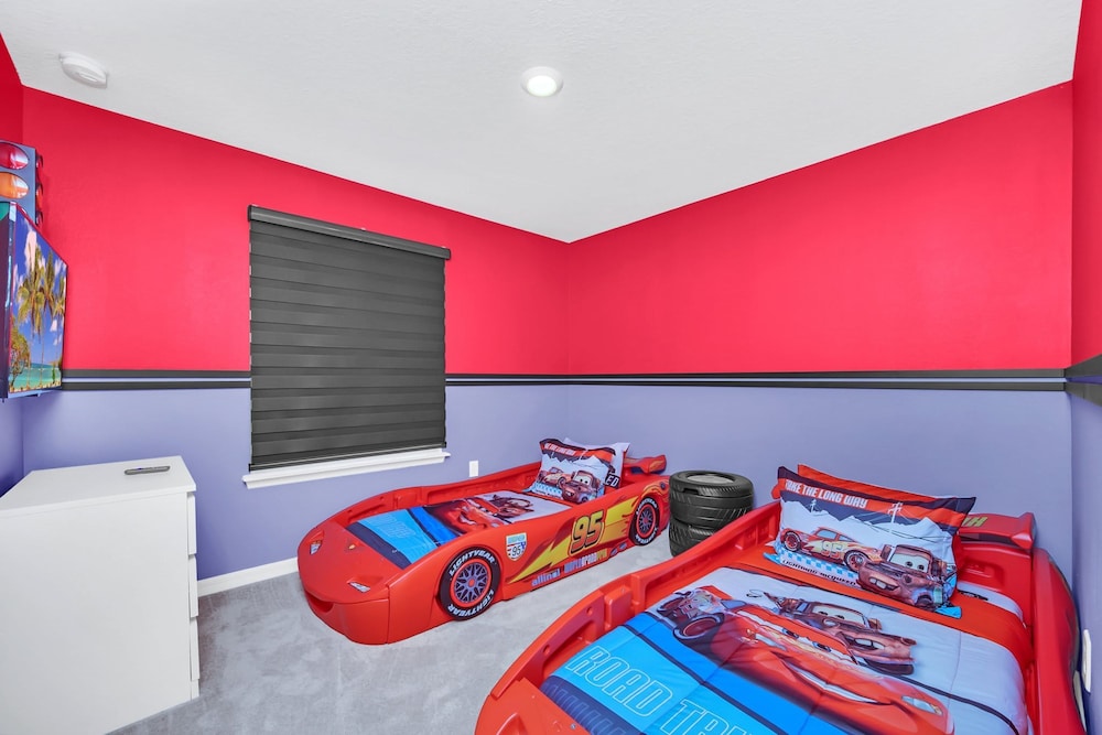 Stylish 5BR Home With Mickey Cars Rooms