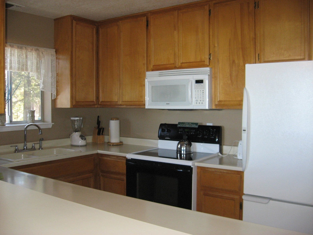 Lake Tahoe Vacations - Beachcomber Inn - Property Image 35