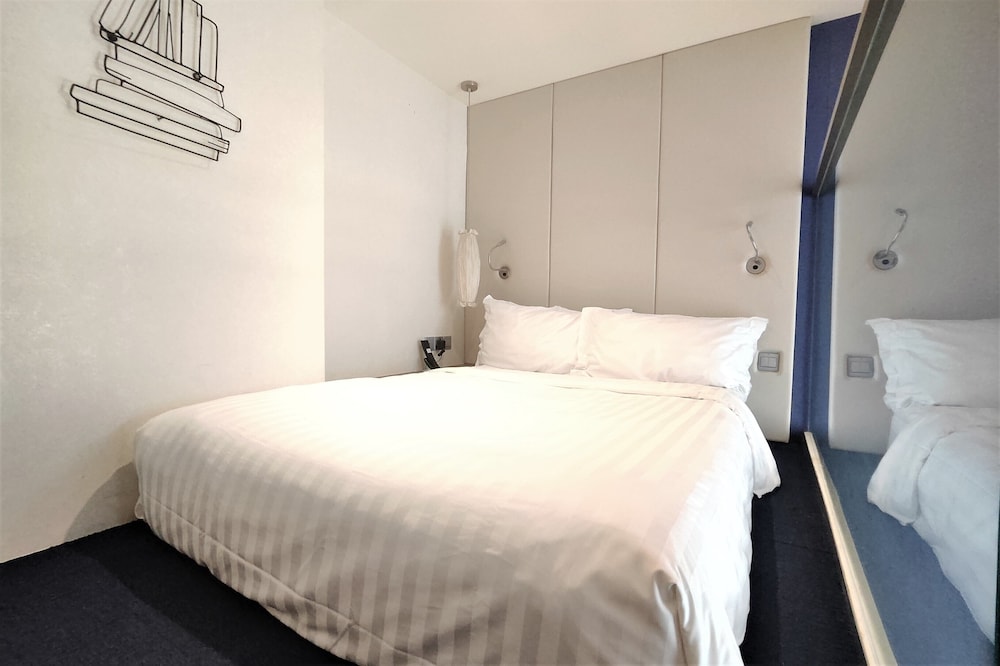 Mercure Singapore Bugis 8