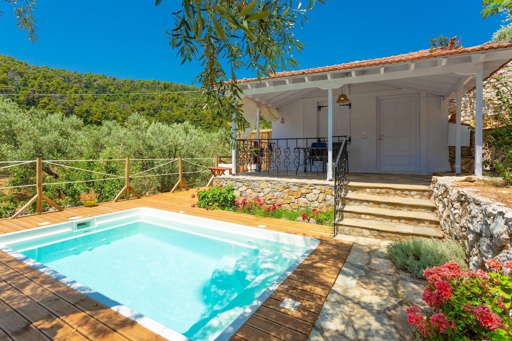 Neptune Private Pool Walk to Beach A C Wifi - 2831 view 5