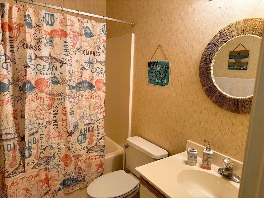 Waterway Village 27f 2 Bedroom Condo