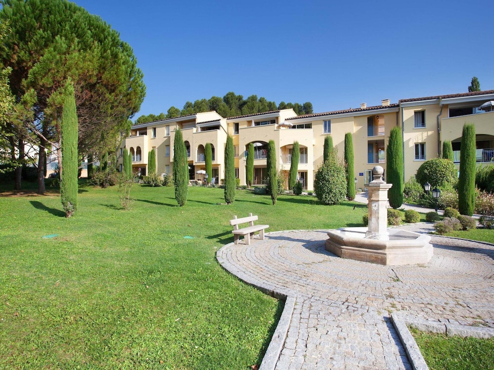 Studio in Greoux-les-bains Near Lakes