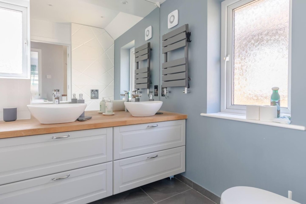 Modern & Spacious 3BD House - Canning Town