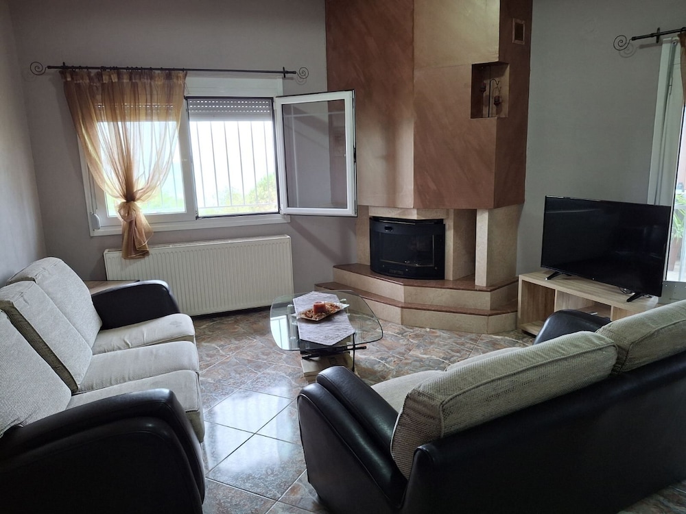 Tania's Seafront Villa by Rentalspro