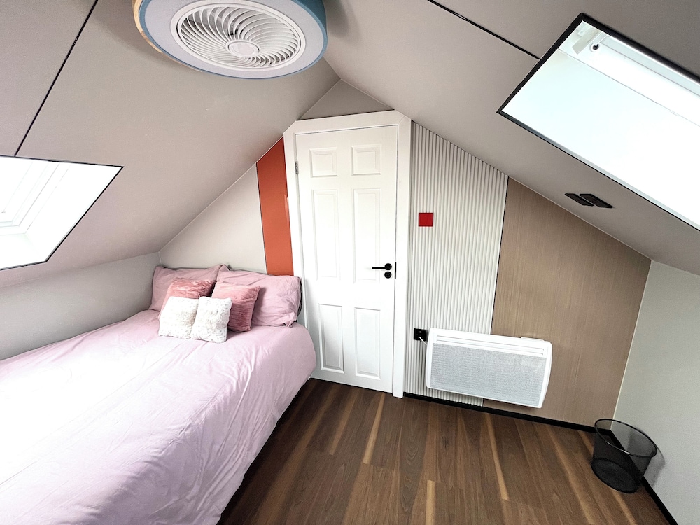OYO Welsh Holiday Accommodation - Modern Stay