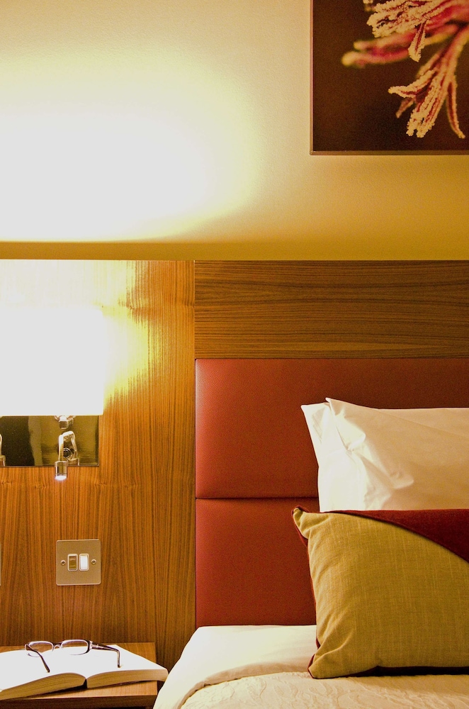 Luton Vacations - Hilton Garden Inn Luton North, United Kingdom - Property Image 45