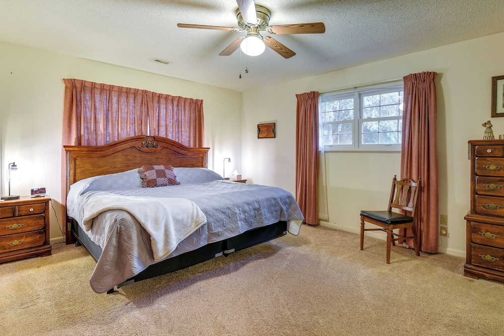 Vintage Chipley Getaway on Large Private Property - Property Image 21