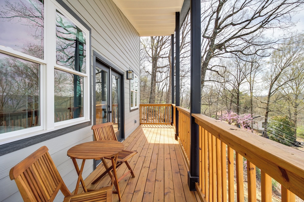6 Mi to Chattanooga: Home w/ Balcony & Dtwn Views!