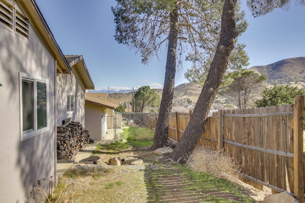 Lake & Mountain Views: Cozy California Stay