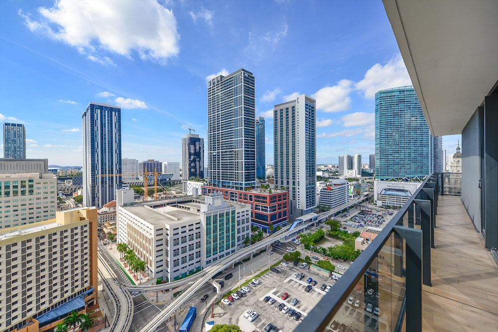Exquisite Bay View Studio at Miami