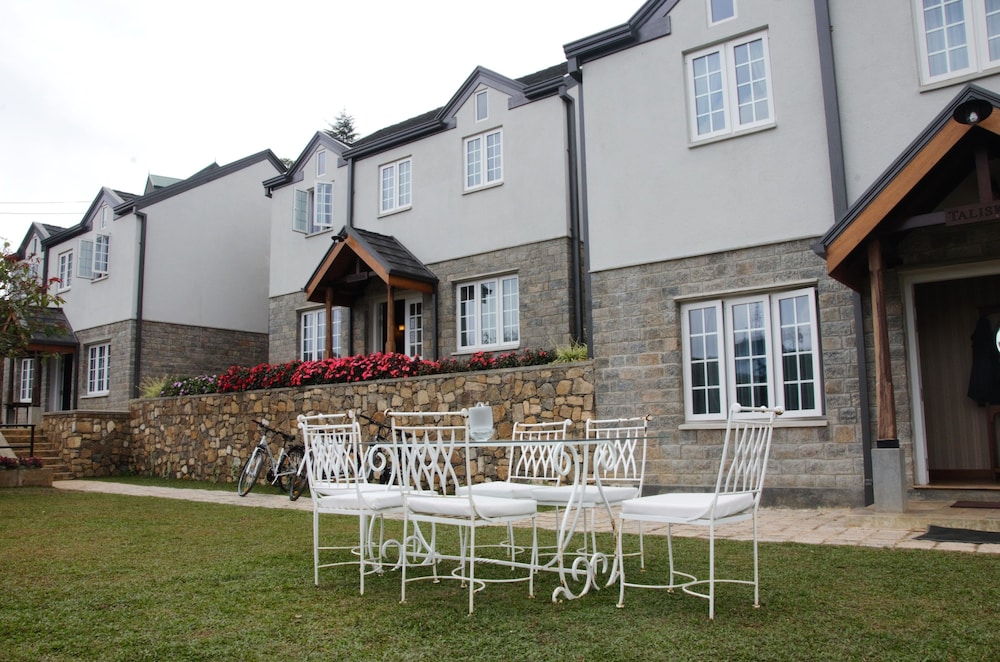 Lakeside Cottages
