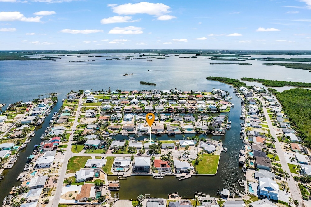 7 Dockside Dream: 3br/3ba Pool Home W/ Water Views! 3 Bedroom Home