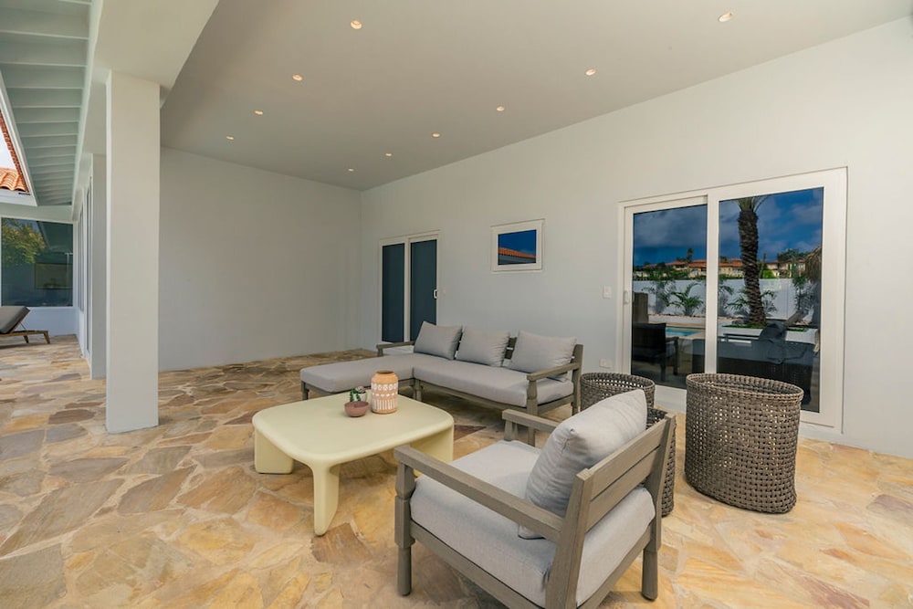 The Court Villa - 8 Bed 8 5 Bath