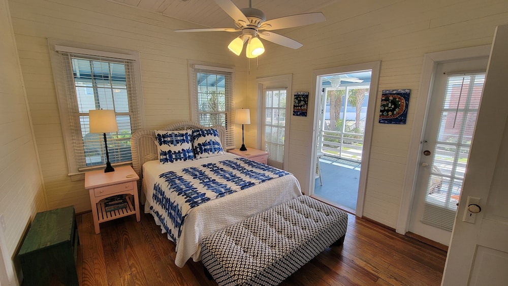 Twelve Palms Cottage by Tybee Vacation Rentals
