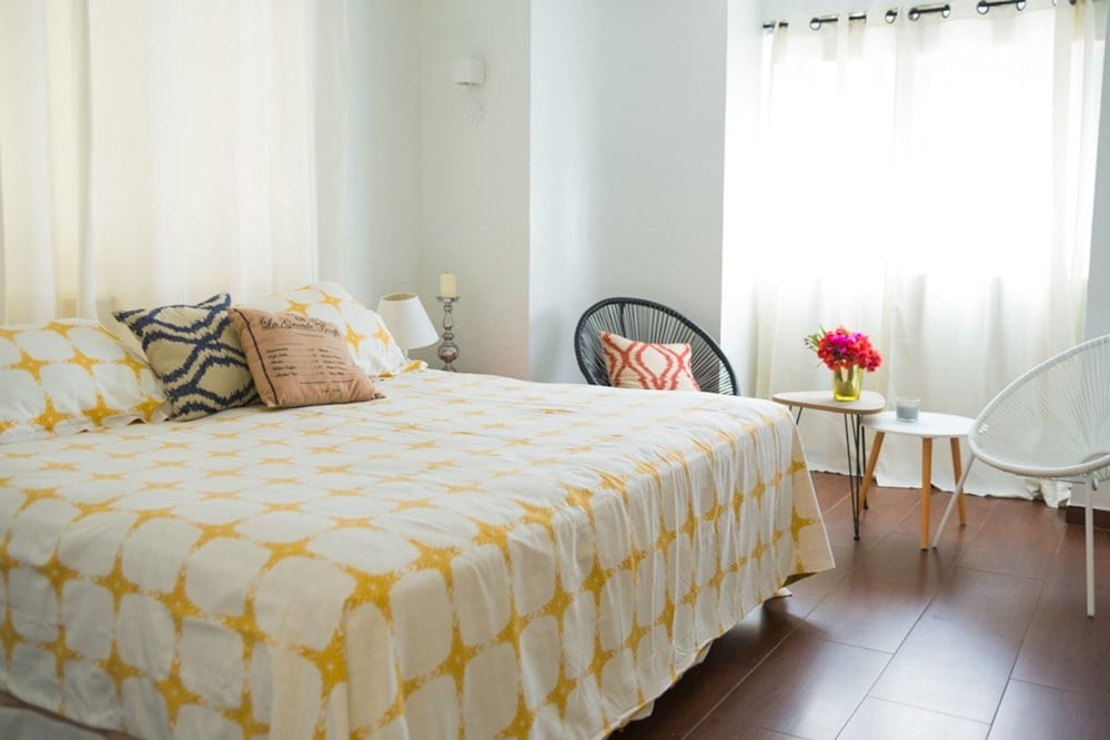 Deluxe Suite Deluxe Suite - Kitchenette- Walk to Marriott Beach
