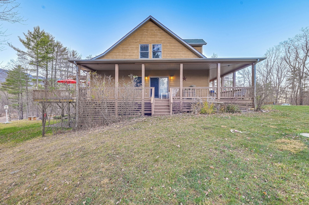 Fire Pits, Deck & Views: Catskills Home!