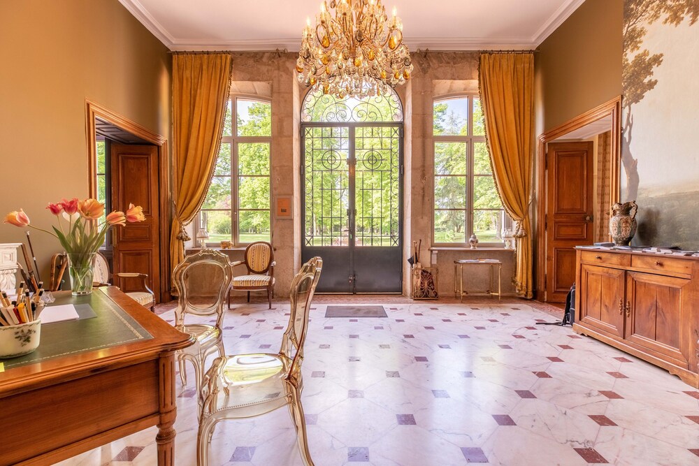 Chambres D'hôtes Vichy : Château de Charmeil view 5