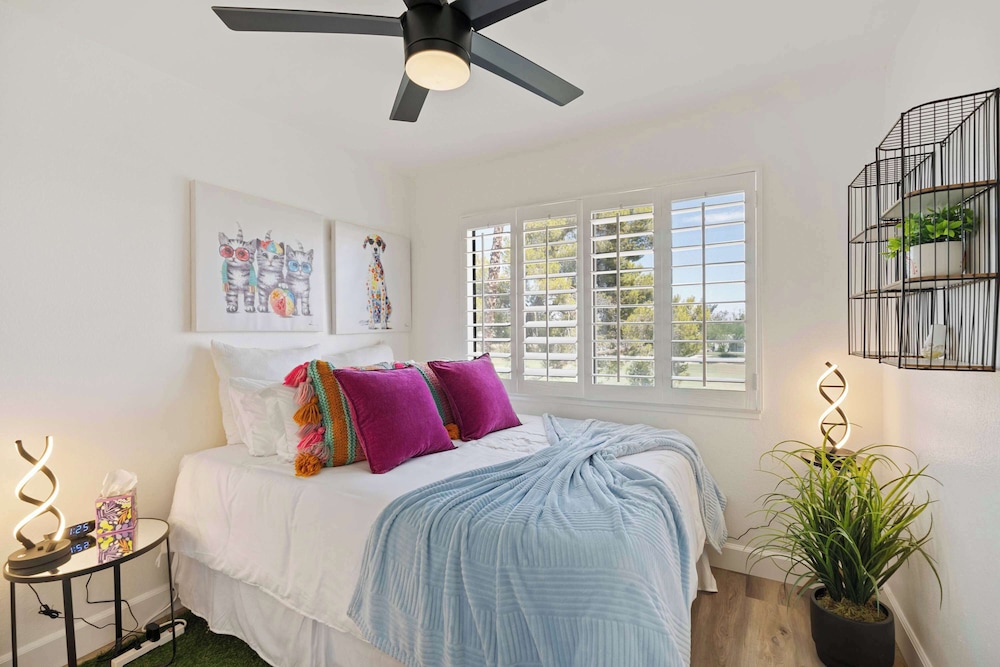 The 14th Fairway Delight 4Bd W/community Pool!