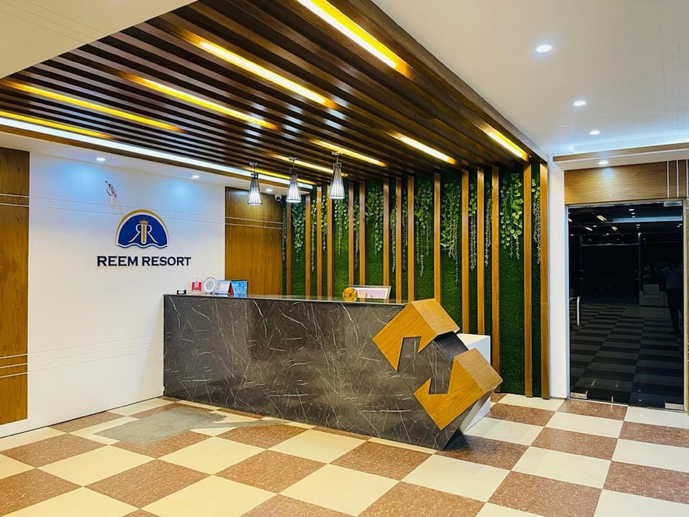 Lobby & Reception