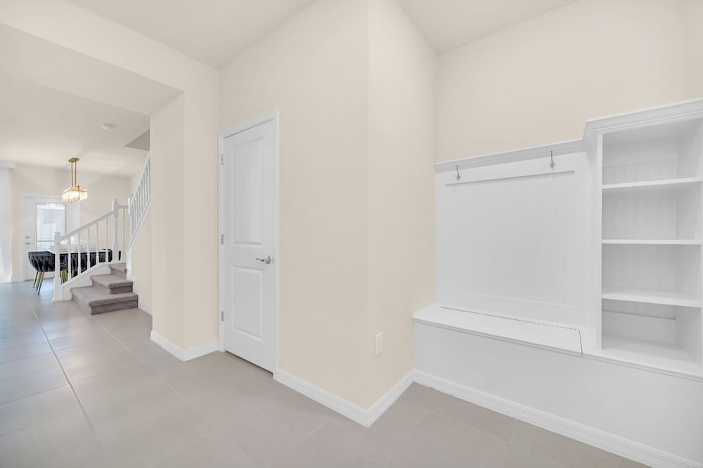 Stylish 5BR Home With Mickey Cars Rooms