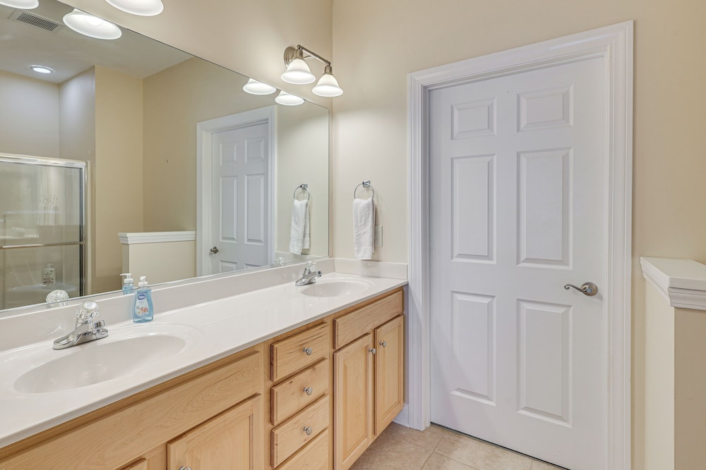 4 Mi to Sunset Beach: Resort-style Family Condo