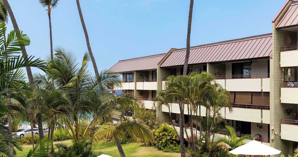 Oceanfront Condo 117 in Kailua-kona