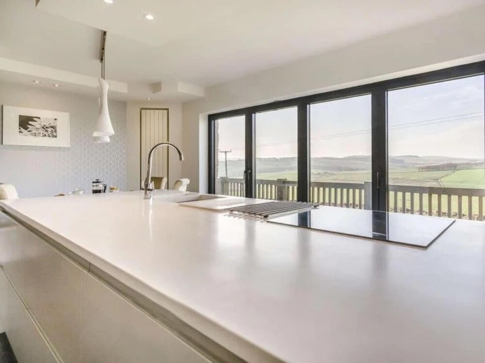 Sleeps 10 - Hot tub - Pool Table - Play Park