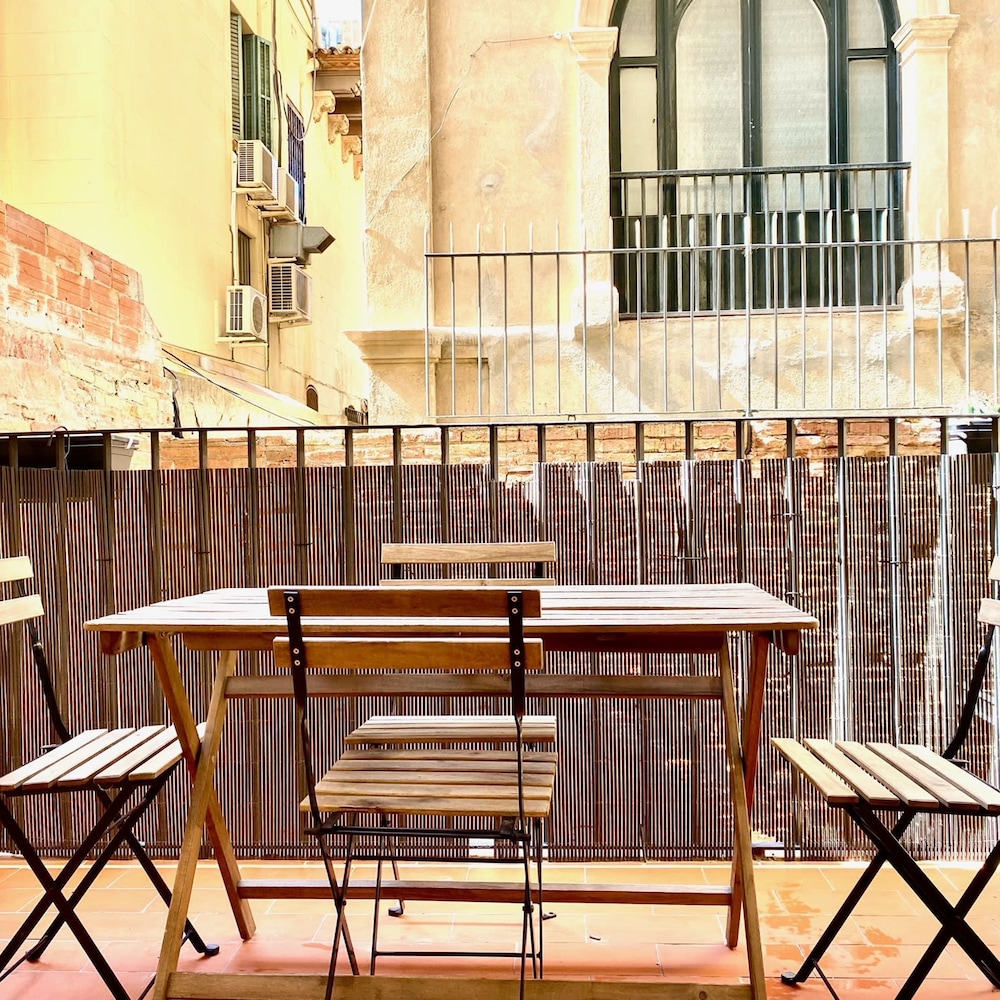 The Roger Terrace 2BR With Pool gym in Barcelona