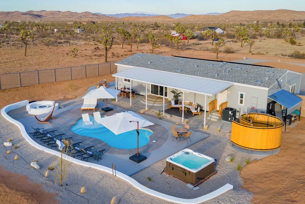 Pool, Spa, Pickleball & Piano Near Pioneertown Harmony House by Avantstay