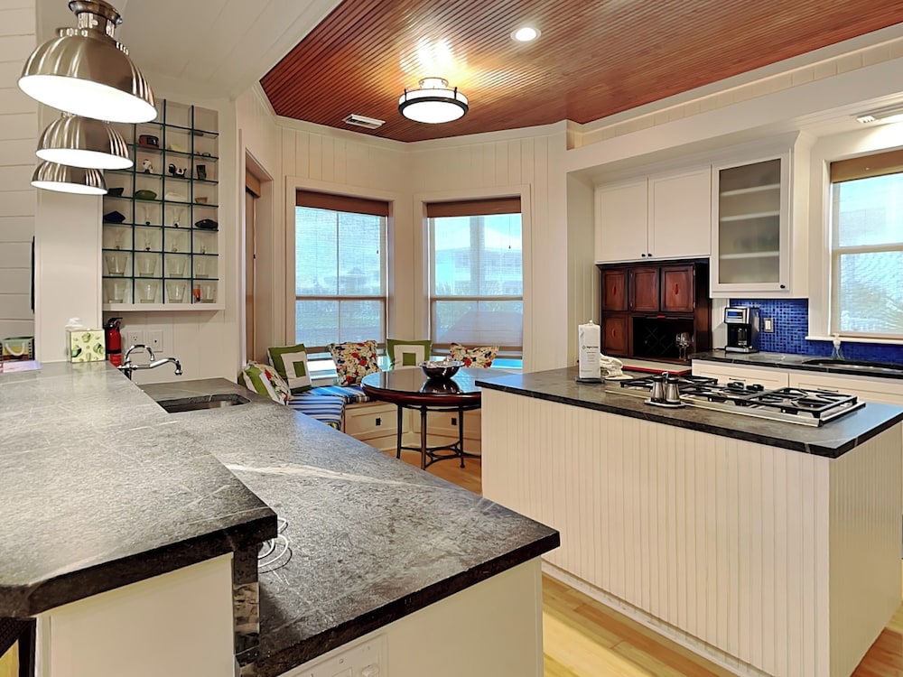 The Beachside Villa by Ryson Vacation Rentals