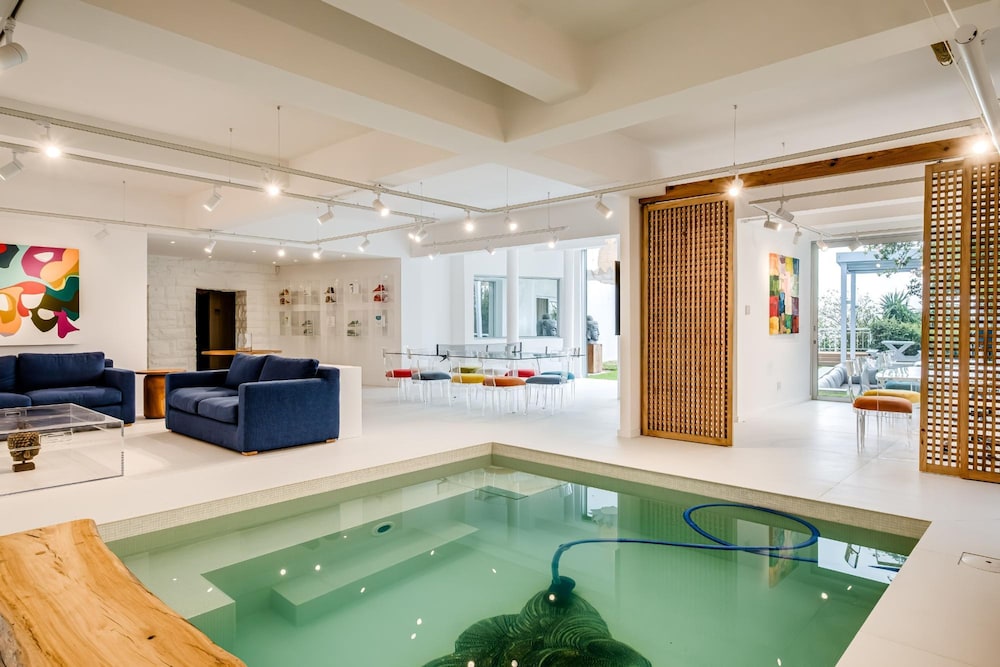 Idyllic Camps Bay Villa w 2 Pools Buddha Retreat