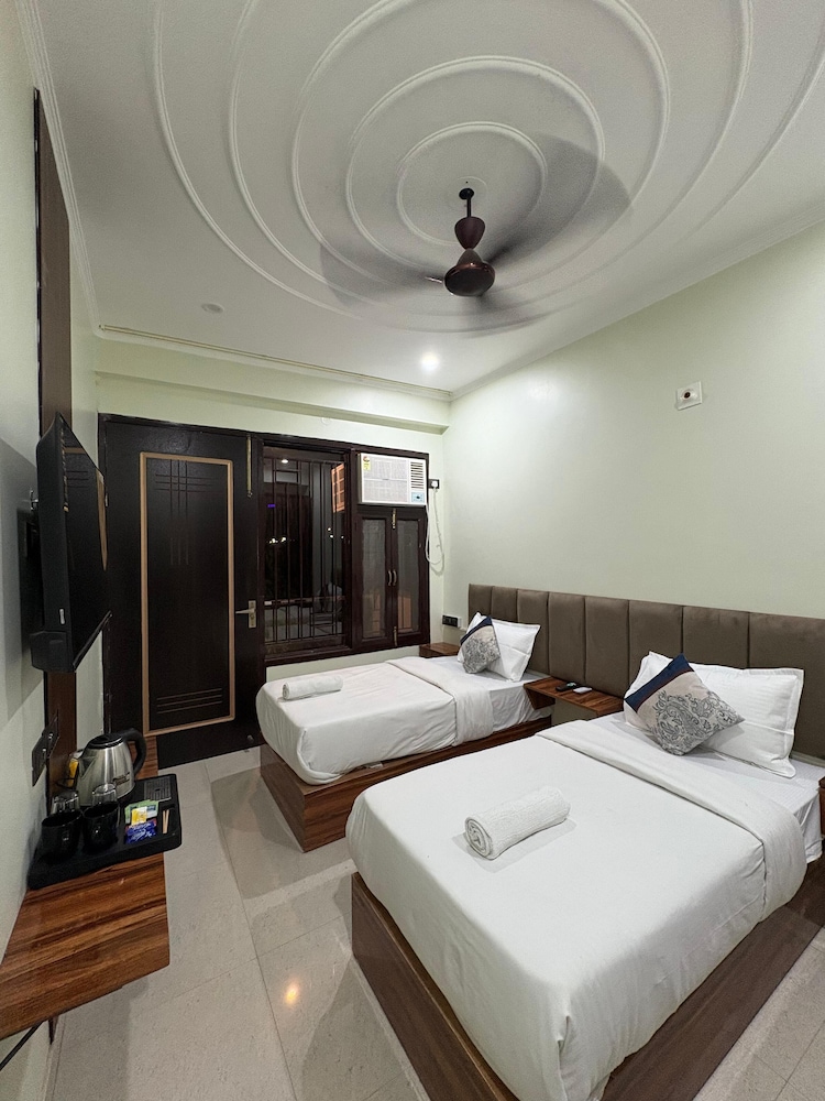 Radiant Blu Hotels Sector 70