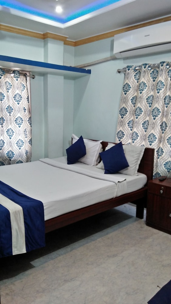 Om Shanti Guest House - Near Ruby General Hospital and Science City view 4