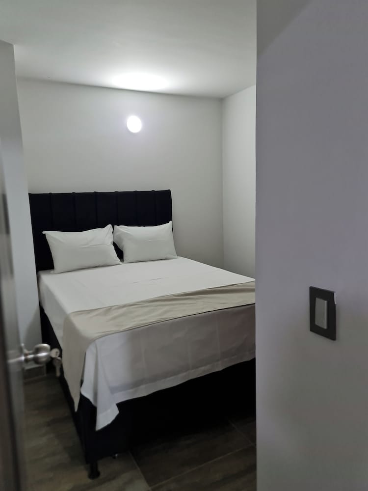 RG33 ApartaSuites