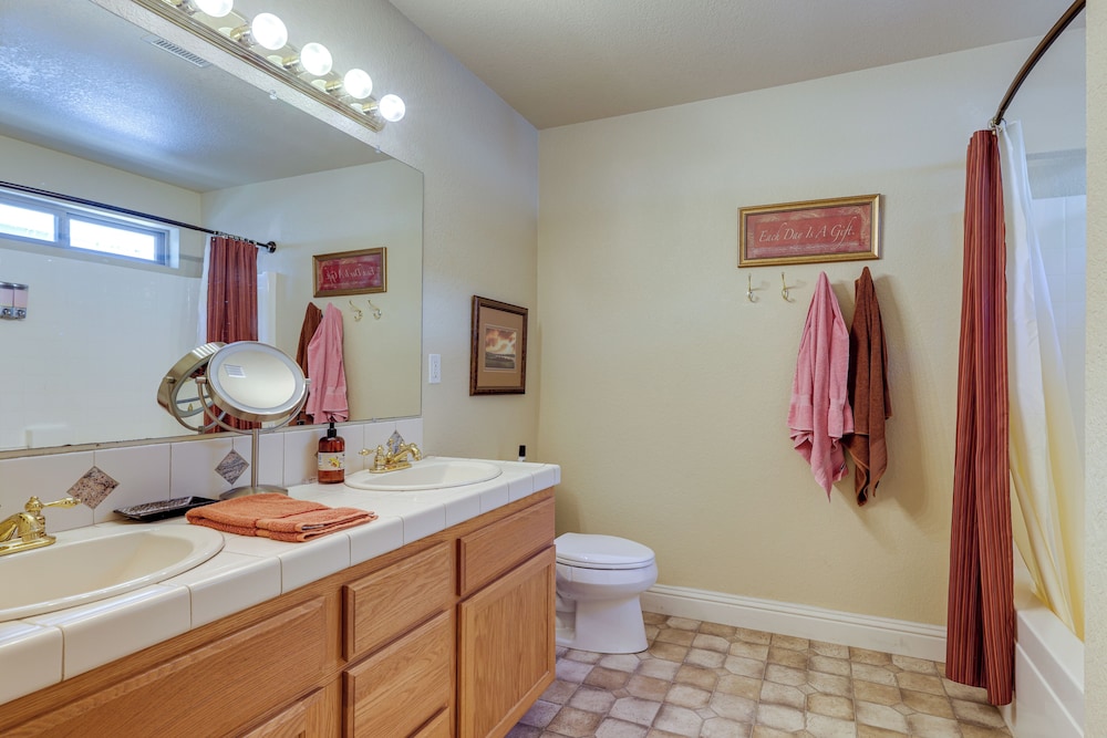 Groveland Vacation Rental Near Pine Mountain Lake!