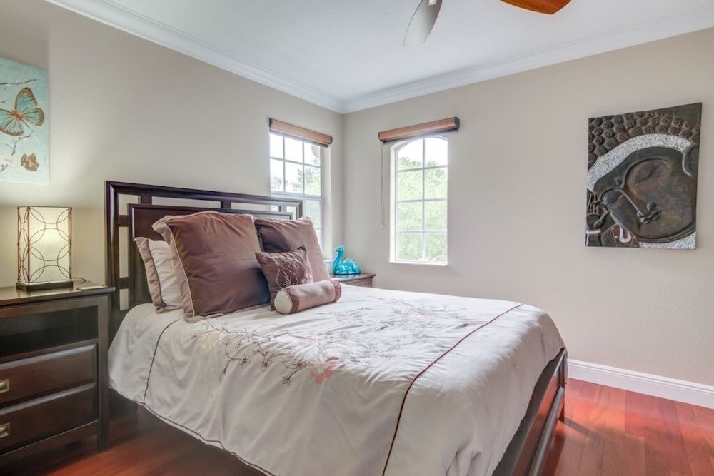 Southern Dunes Comforts Of Home! Golf Views! 4 Bedroom Home by RedAwning