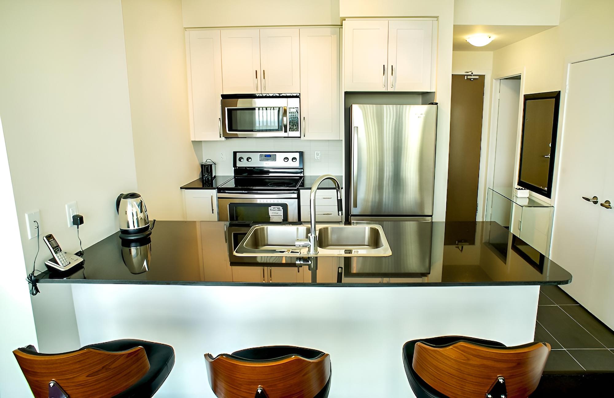 Pathway Luxury Suites - 4099 Brickstone