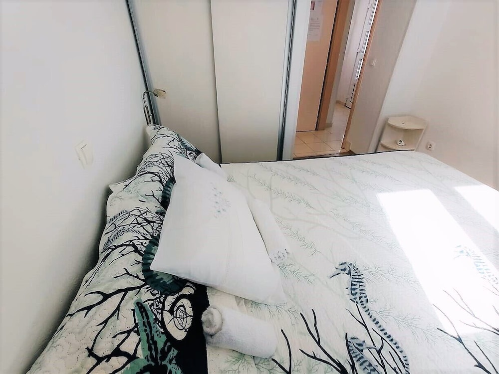 Cute apartment in stone house near sea