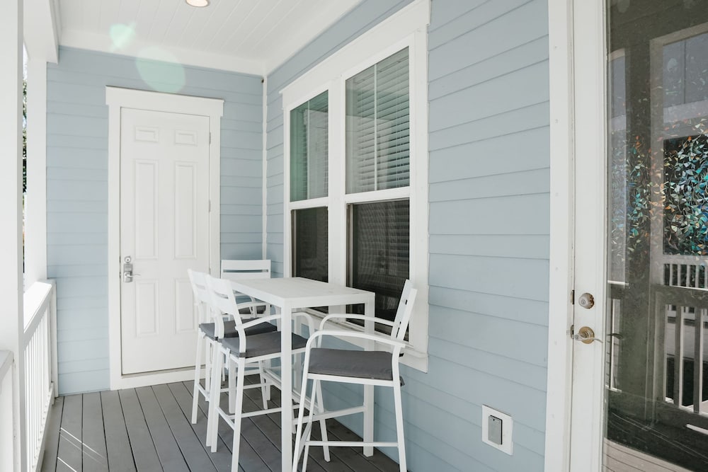 Teal Tides by Avantstay Golf Cart Bikes Pool Access Beach