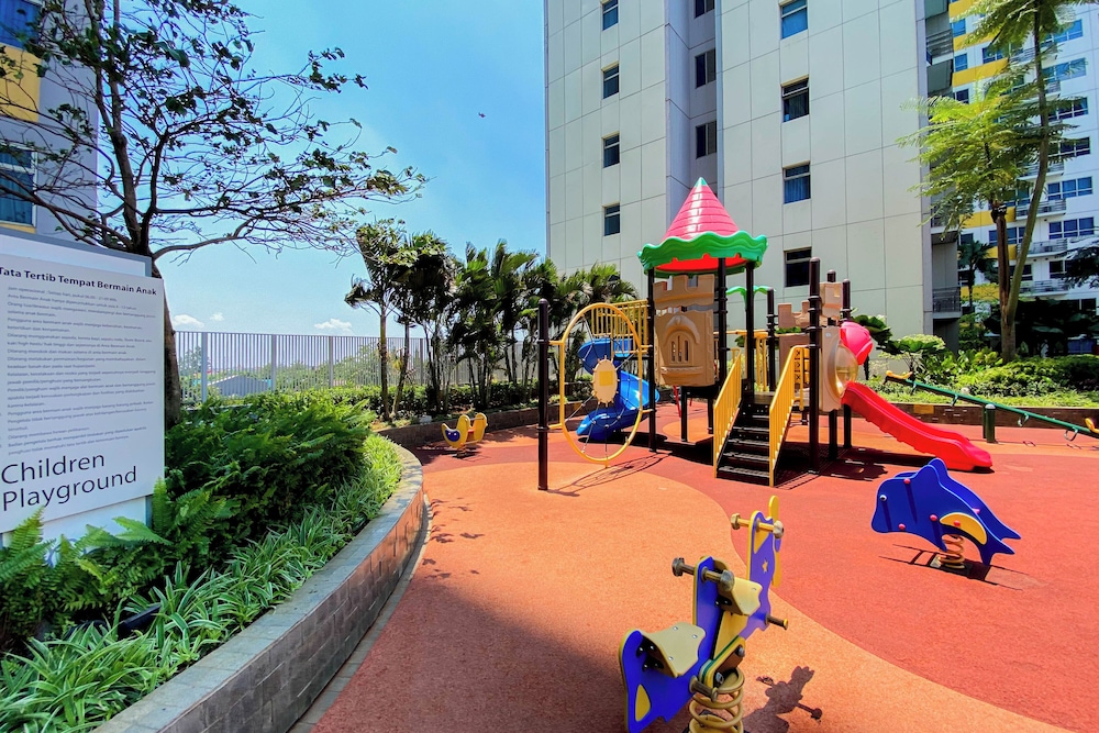 Comfortable Design Studio At Springlake Summarecon Bekasi Apartment