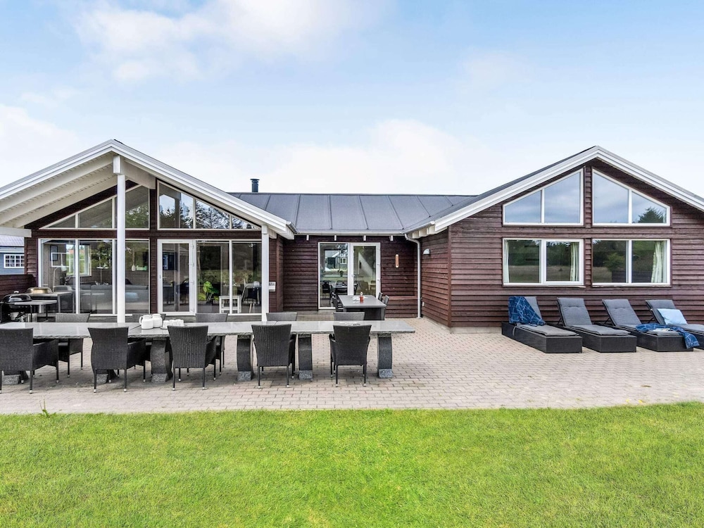 5 Star Holiday Home in Albaek