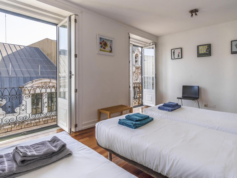 LV Premier Chiado CH1 Balcony Central Elevator view 5