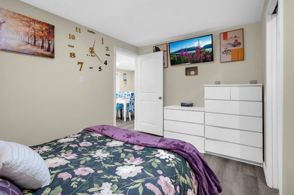 240 Spacious Modern Home w AC