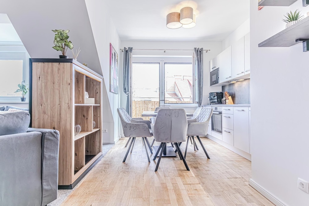 Luxury AC Balcony Apartment City Center