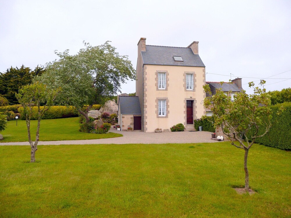 Semi-detached House, Guisseny